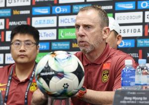 北青：国足东亚杯对阵日本酝酿变阵5后卫