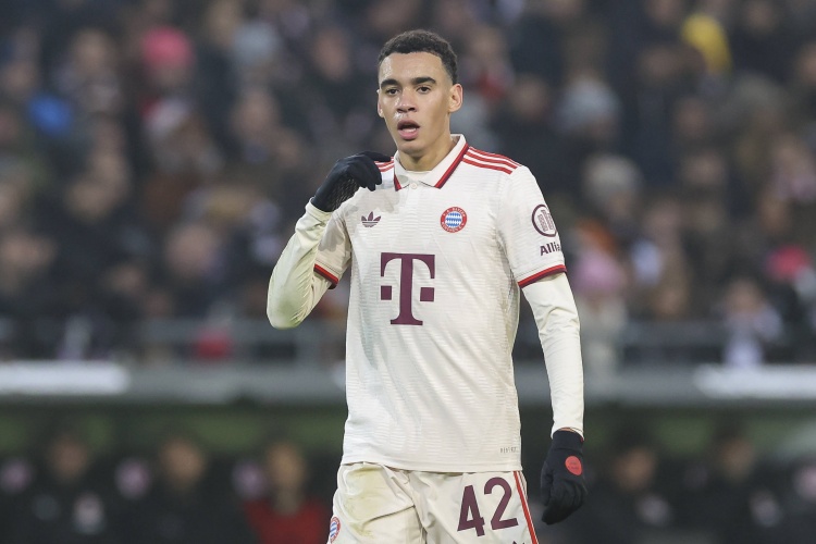 九游官网-拜仁与莱比锡均面临四人缺阵，帕夫洛维奇能否登场尚不确定