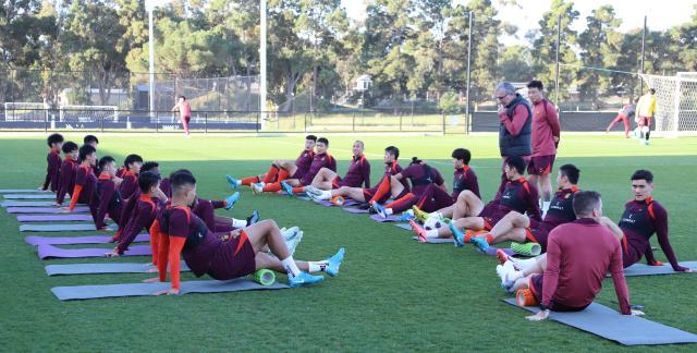 ​马德兴：中国足球继续为业余交学费 足协该醒醒了